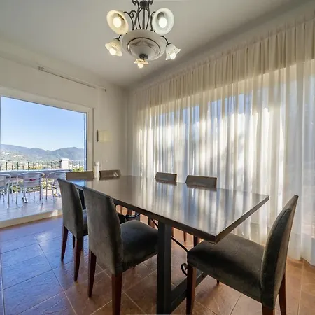 Homeholidaysrentals Gladys Villa